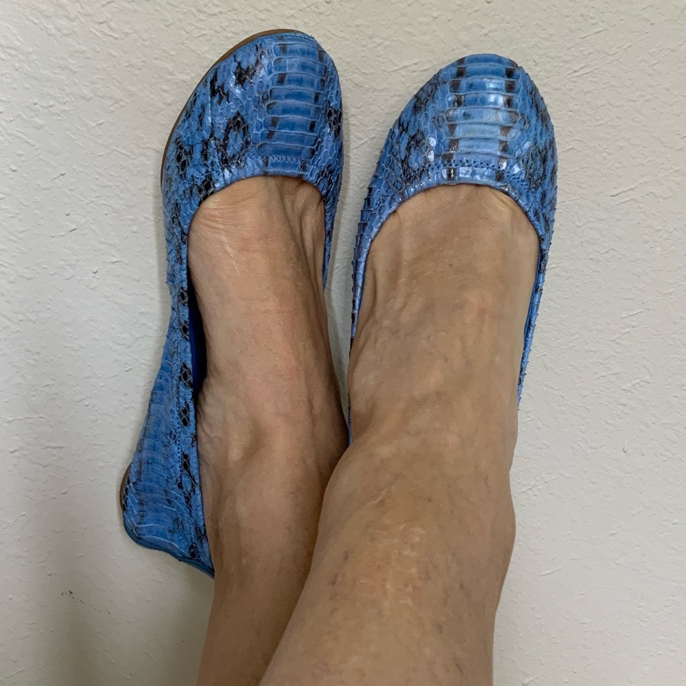 EUC Tory Burch Leather Ballet Flats in Blue Snakeskin Color Sz 9